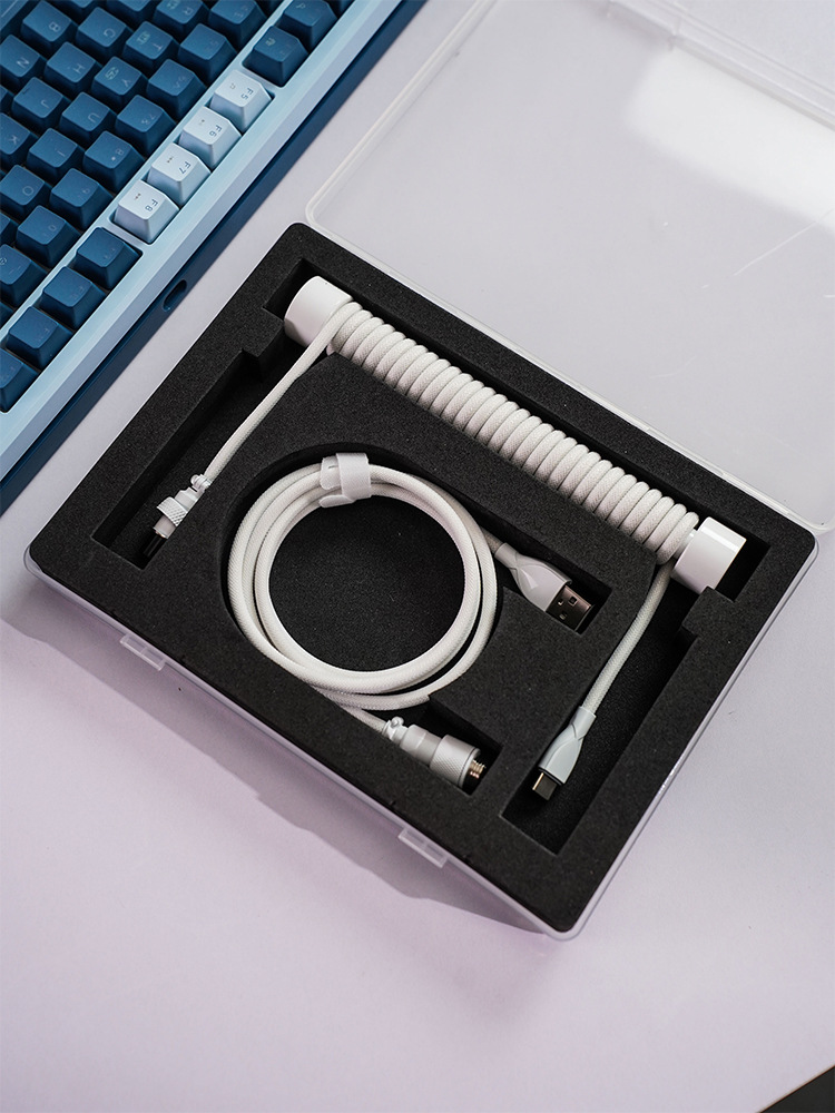 Customisable Type-C Braided 8K Data Cable with Metal Head Gift Set Customisable Type-C Braided 8K Data Cable with