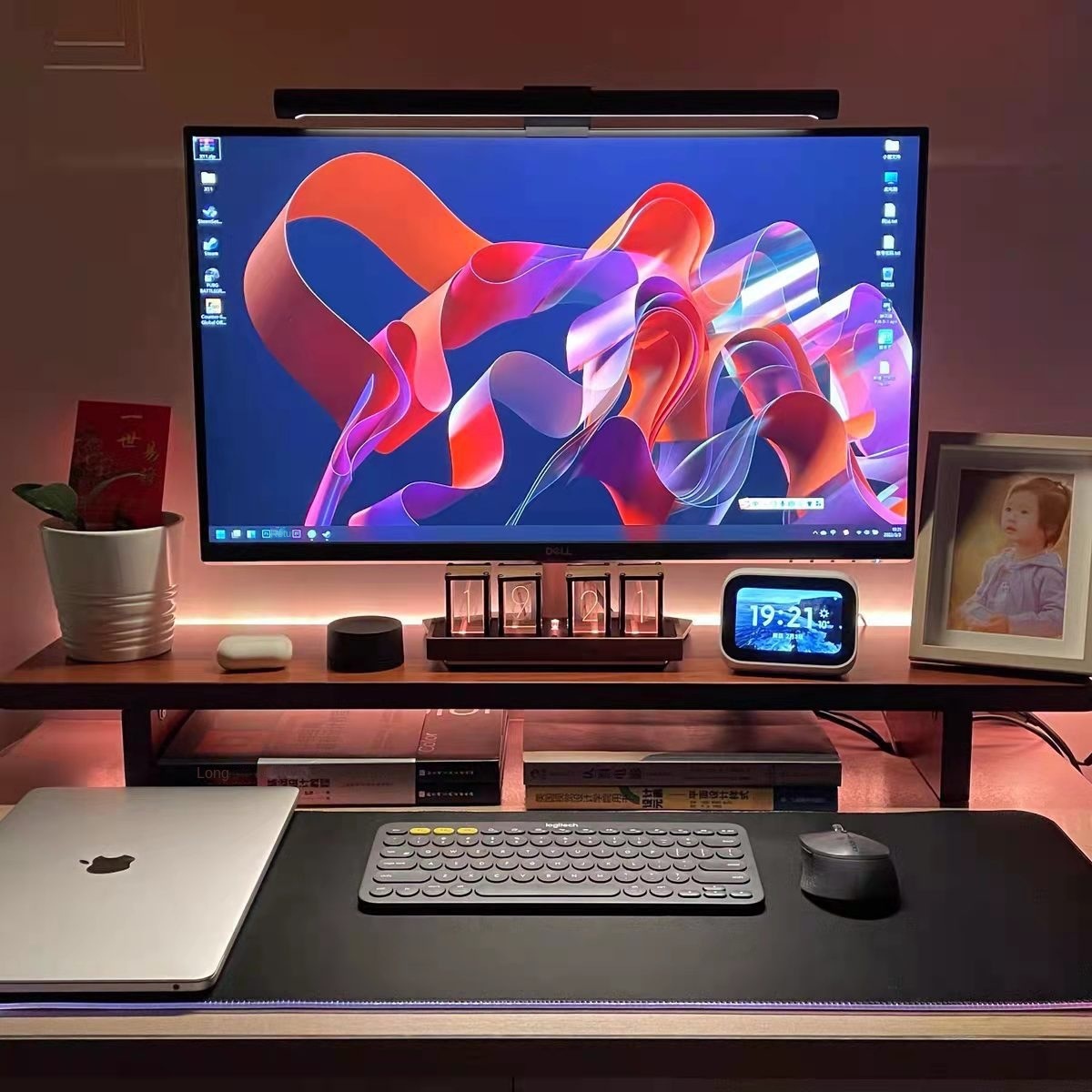 RGB LED Desk Clock with Walnut Base and Timer Function RGB LED Desk Clock with Walnut Base and Timer