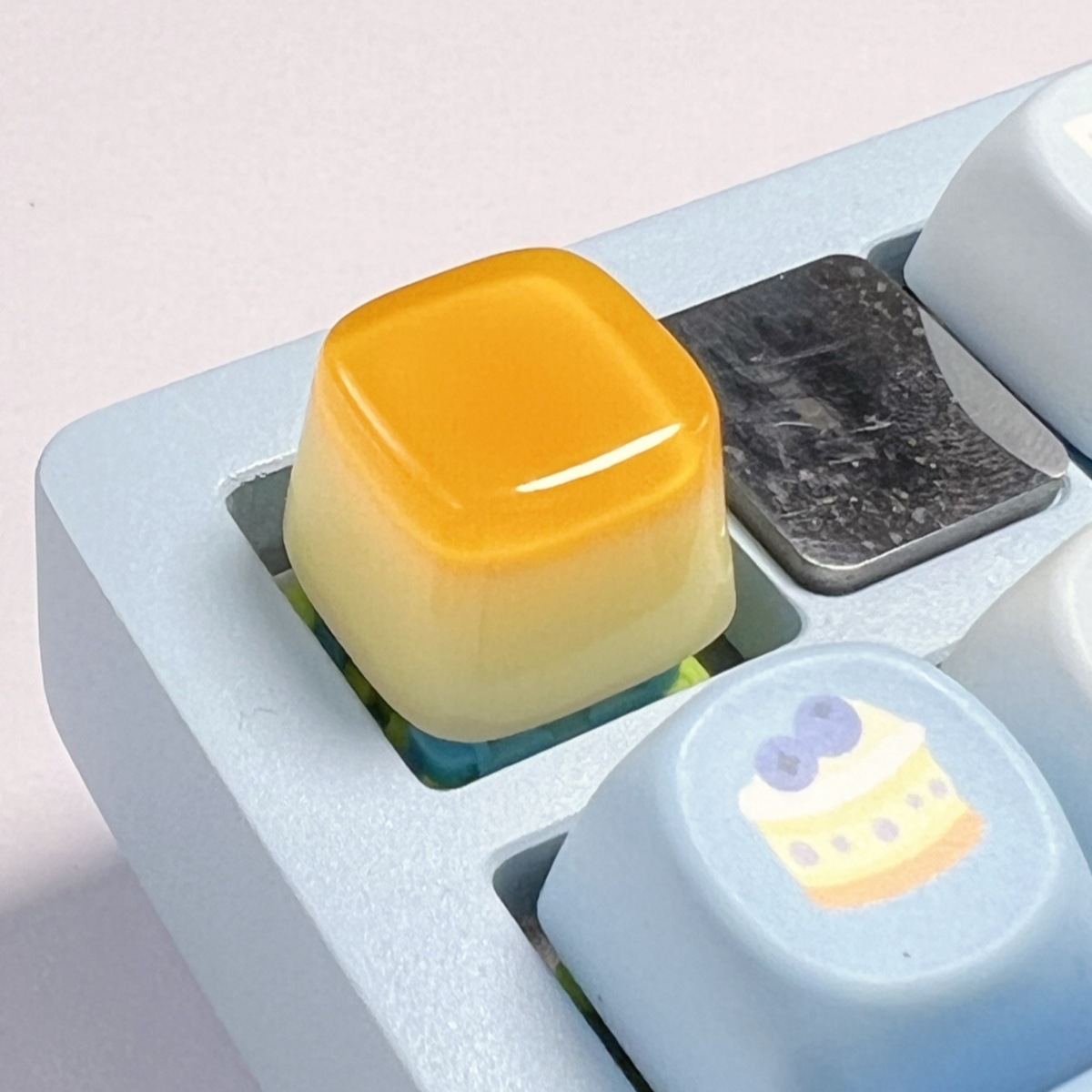 Custom DIY Resin Caramel Pudding Keycap for Mechanical Keyboards Custom DIY Resin Caramel Pudding Keycap for