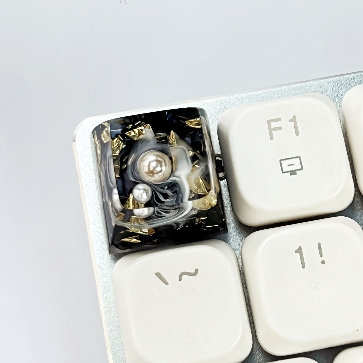 Custom Resin Backlit Metal Foil Keycap for Mechanical Keyboards Custom Resin Backlit Metal Foil Keycap for